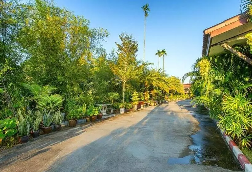 Baan Suan Rim Num Resort