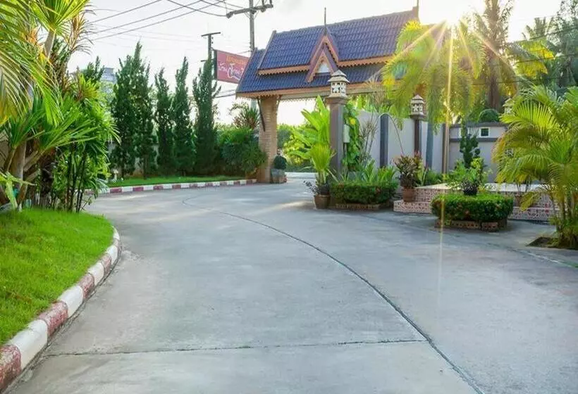 Baan Suan Rim Num Resort