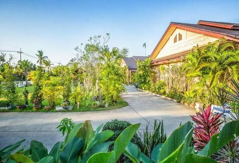 Baan Suan Rim Num Resort