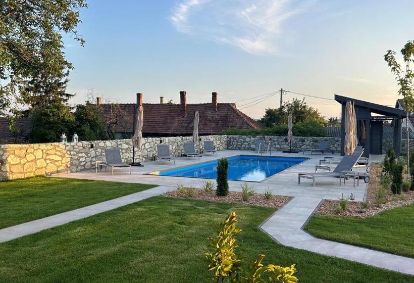 ベッドアンドブレックファースト Bohém Borklub