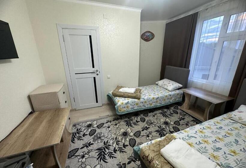 تختخواب و صبحانه коттедж Rayan House