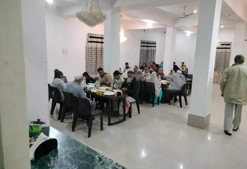 Hotelli Green Gallery And Restaurant