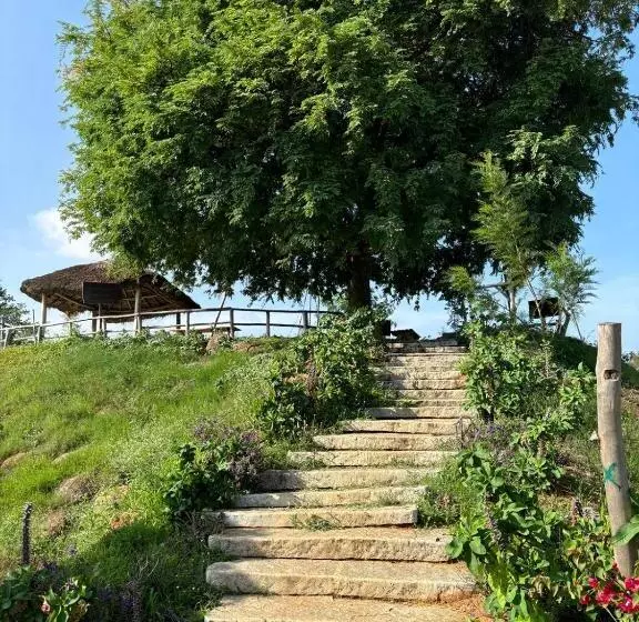 Hotelli Meenakshi Lakehouse Of M