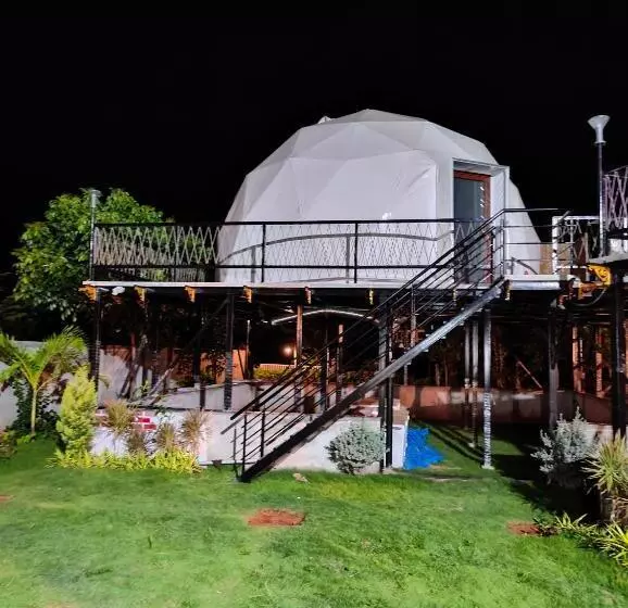 Hotelli Meenakshi Lakehouse Of M