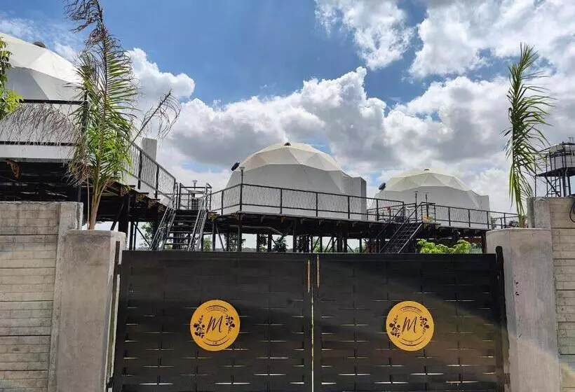 Hotelli Meenakshi Lakehouse Of M