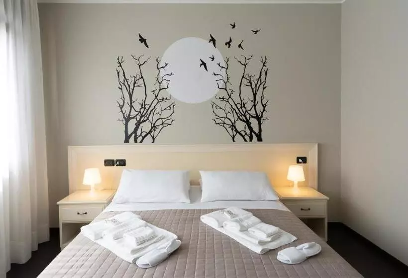 ホテル Oberdan Ristorante Pizzeria