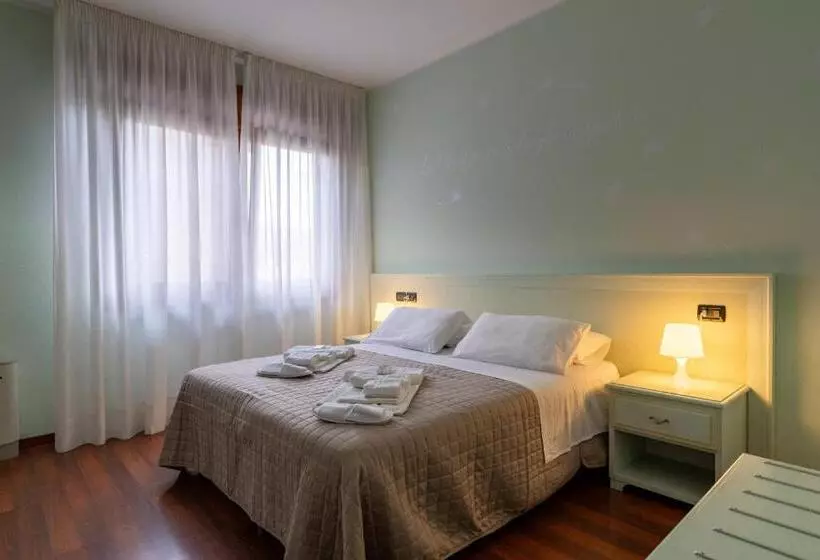 ホテル Oberdan Ristorante Pizzeria