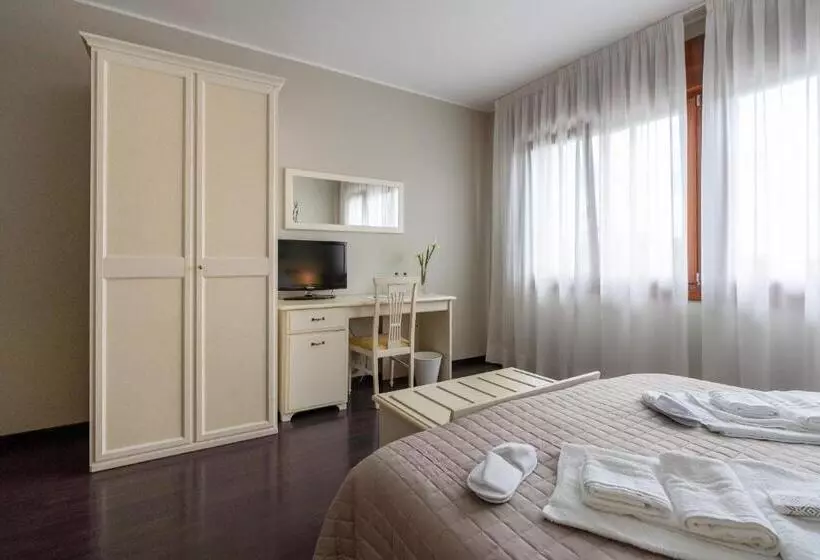 ホテル Oberdan Ristorante Pizzeria