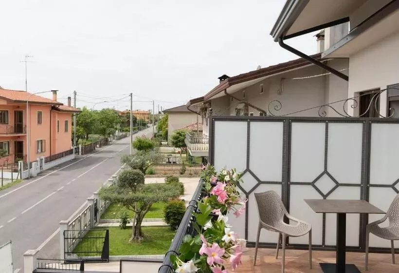 ホテル Oberdan Ristorante Pizzeria