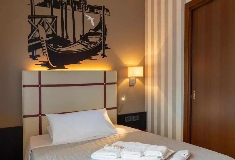 ホテル Oberdan Ristorante Pizzeria