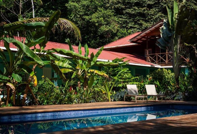 هتل The Monkey Bowl Boutique Skate