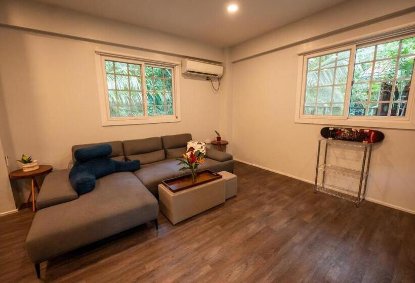 هتل The Monkey Bowl Boutique Skate