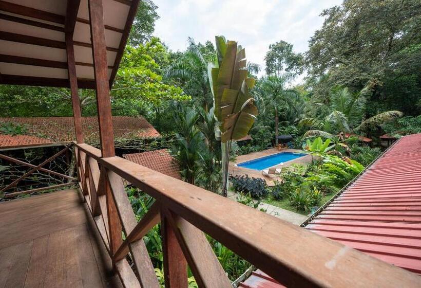 هتل The Monkey Bowl Boutique Skate