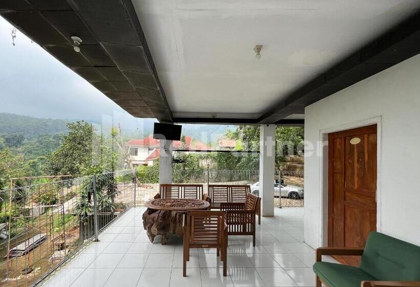 Hotel Villa A2 Trawas Redpartner