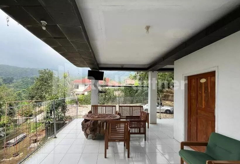 Hotelli Villa A2 Trawas Redpartner