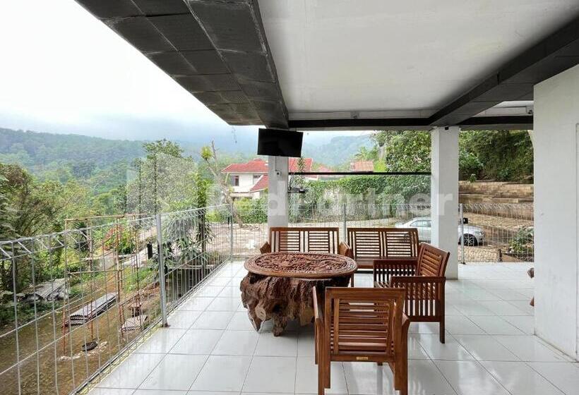 Hotel Villa A2 Trawas Redpartner