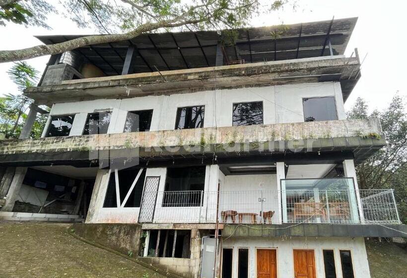 Hotel Villa A2 Trawas Redpartner