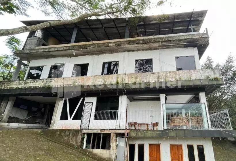 Hotelli Villa A2 Trawas Redpartner