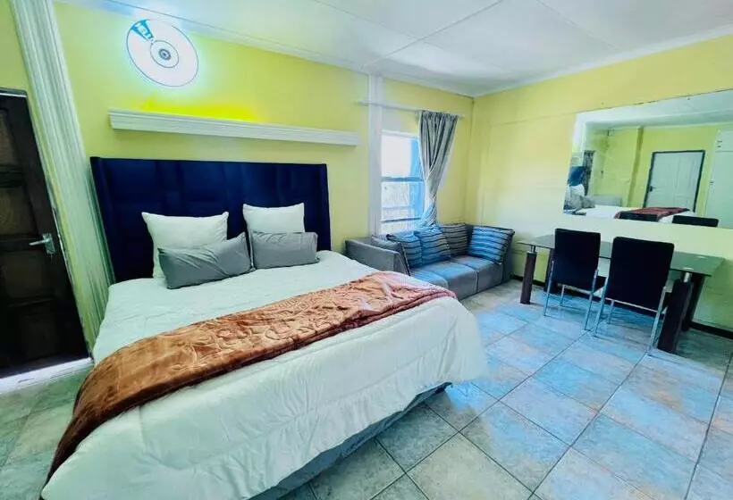 ペンション Honeyhills Excellence Resort J