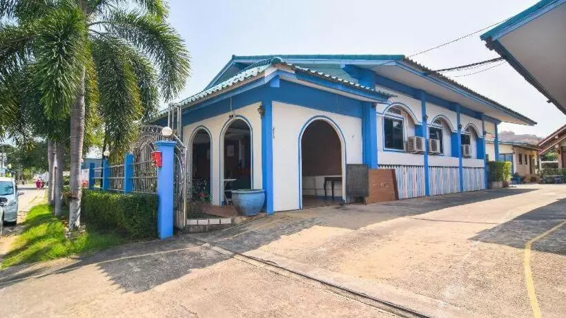 リゾートホテル Oyo 570 Seaside Hua Hin