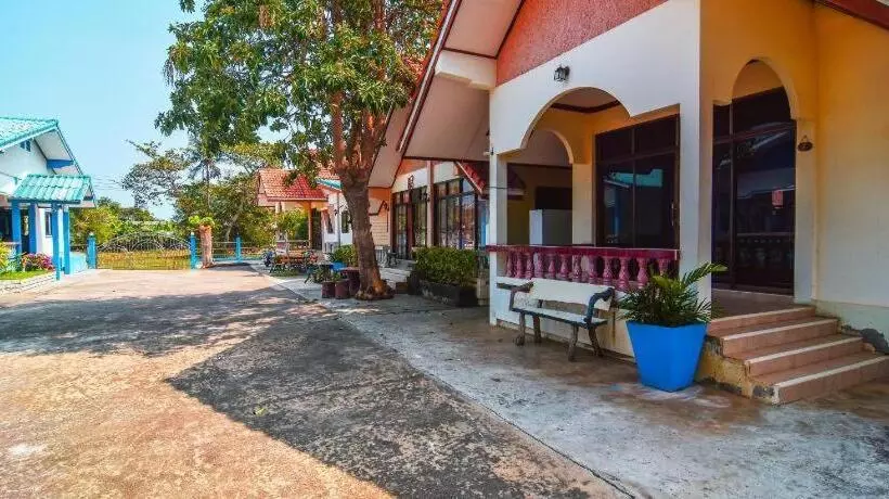 リゾートホテル Oyo 570 Seaside Hua Hin