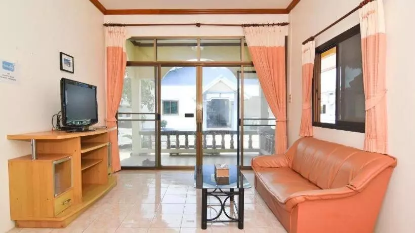 リゾートホテル Oyo 570 Seaside Hua Hin