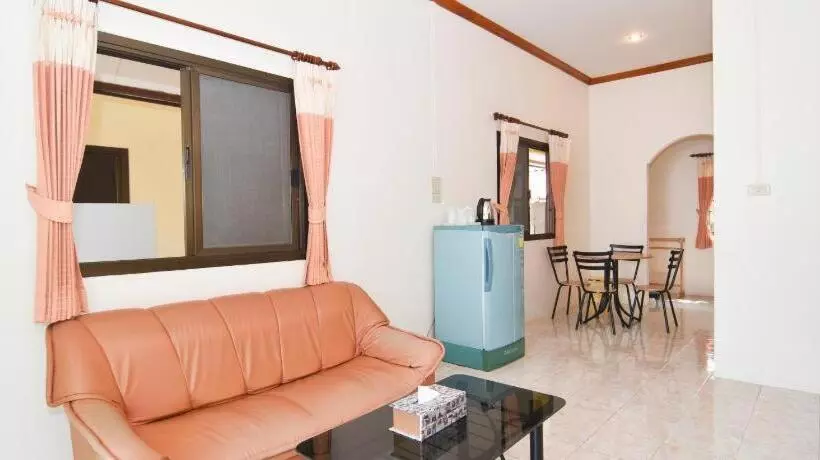 リゾートホテル Oyo 570 Seaside Hua Hin