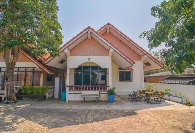 リゾートホテル Oyo 570 Seaside Hua Hin