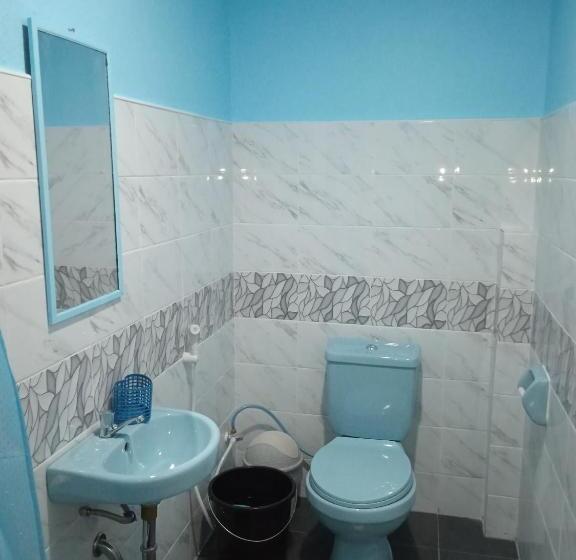 Sarah S Garden Bnb & Bnb Spa Family Room With Livingroom