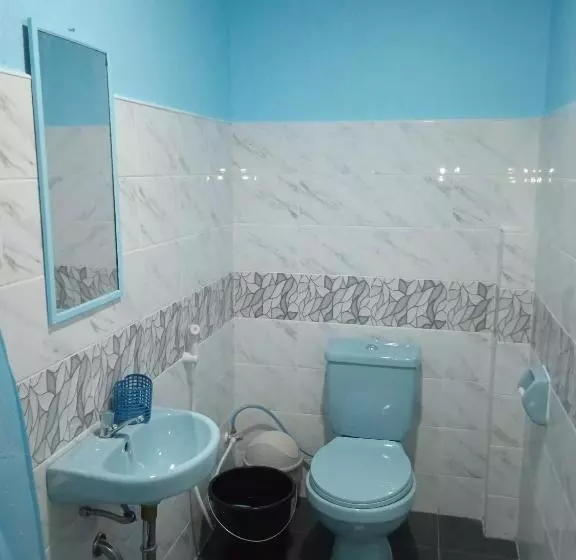 Sarah S Garden Bnb & Bnb Spa Family Room With Livingroom