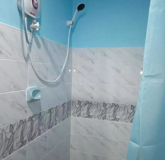 Sarah S Garden Bnb & Bnb Spa Family Room With Livingroom