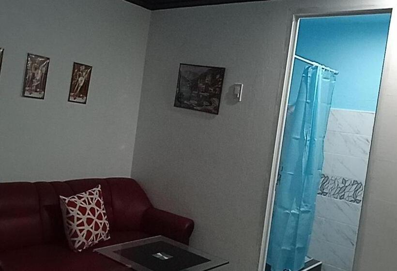 Sarah S Garden Bnb & Bnb Spa Family Room With Livingroom