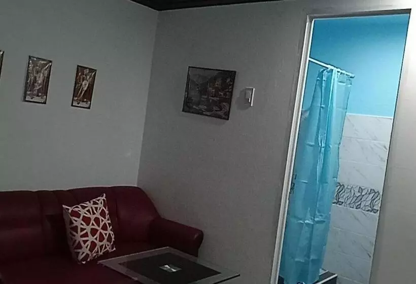 Sarah S Garden Bnb & Bnb Spa Family Room With Livingroom