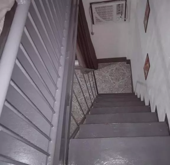 Sarah S Garden Bnb & Bnb Spa Family Room With Livingroom