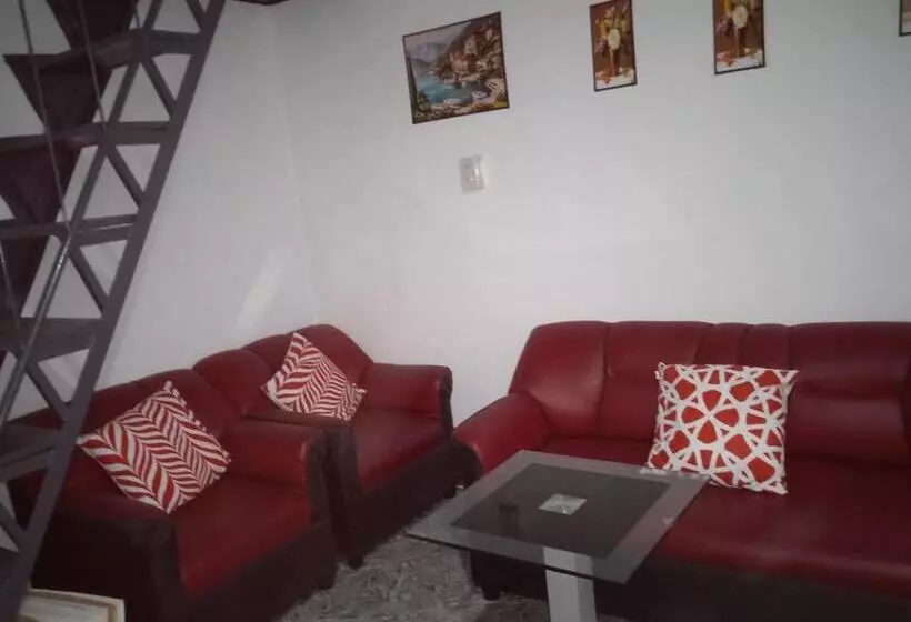 Sarah S Garden Bnb & Bnb Spa Family Room With Livingroom