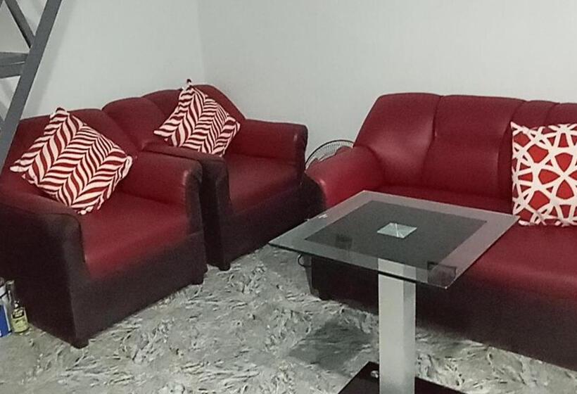 Sarah S Garden Bnb & Bnb Spa Family Room With Livingroom