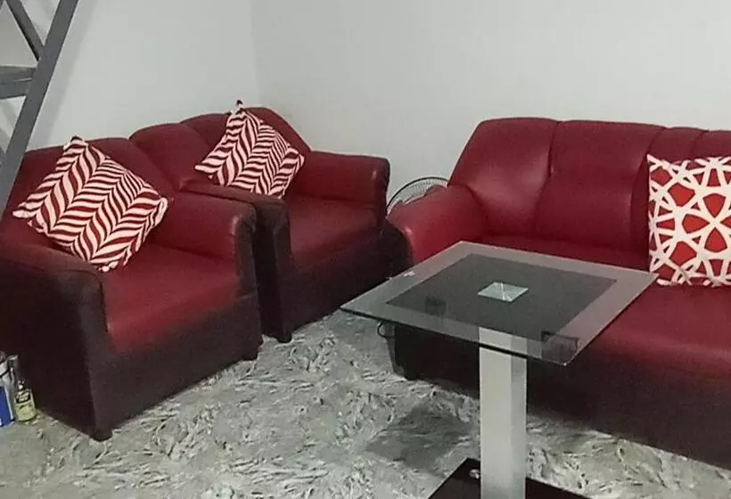 Sarah S Garden Bnb & Bnb Spa Family Room With Livingroom