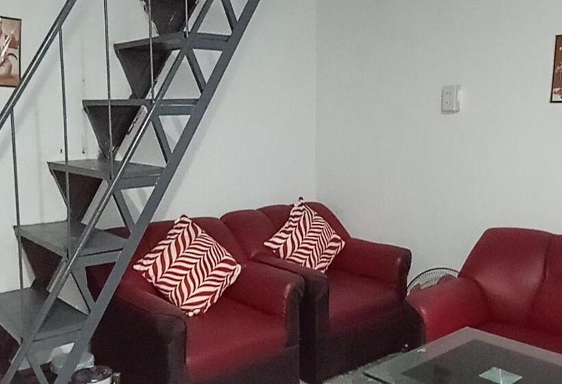 Sarah S Garden Bnb & Bnb Spa Family Room With Livingroom