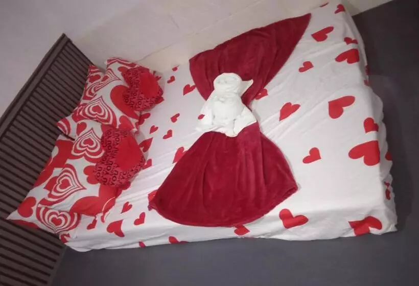 Sarah S Garden Bnb & Bnb Spa Family Room With Livingroom