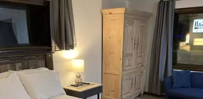 Retkeilymaja Harbor View Inn Tawas