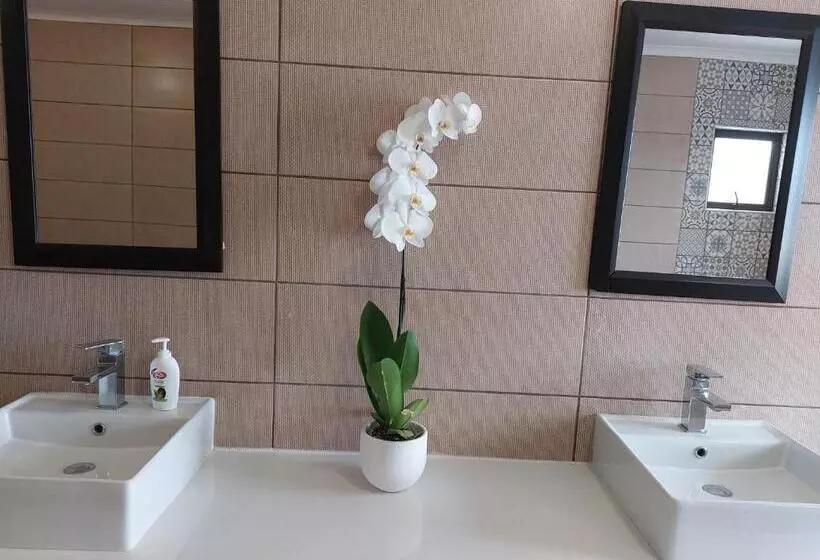 تختخواب و صبحانه Etokelo Bnb