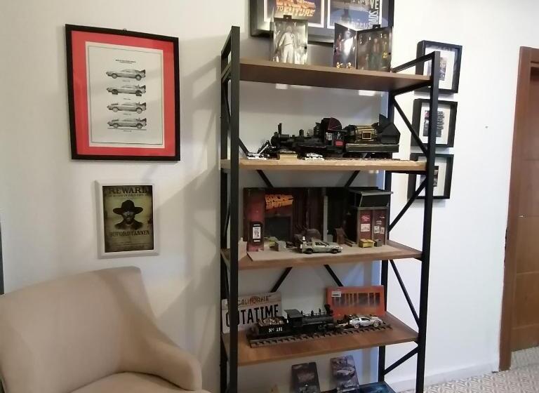 تختخواب و صبحانه History Aparts