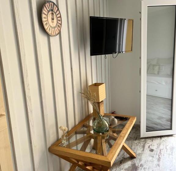 민박 La Cabane Lacourrège