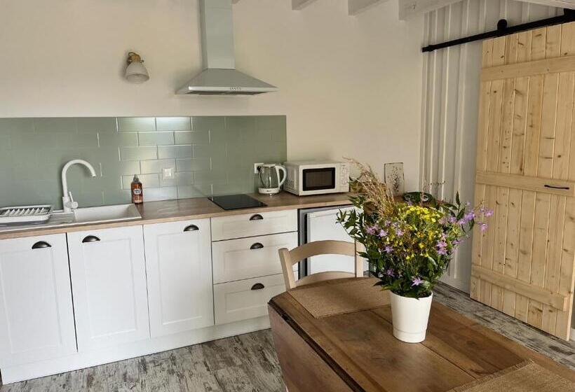 민박 La Cabane Lacourrège