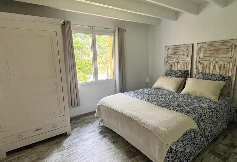 민박 La Cabane Lacourrège