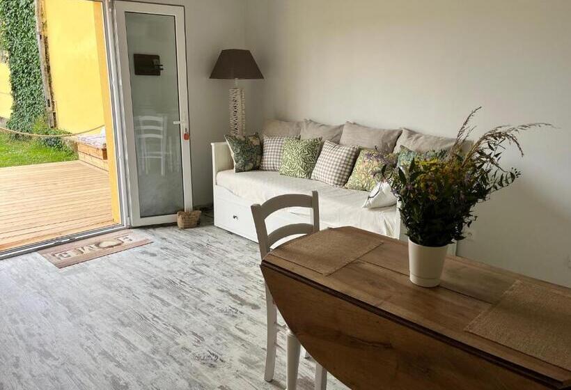 민박 La Cabane Lacourrège