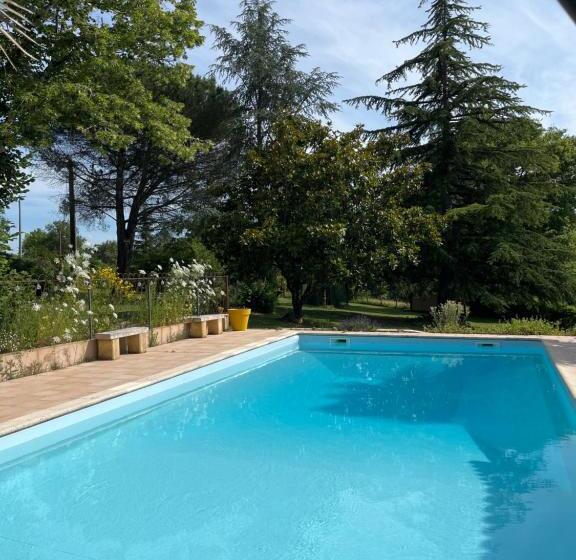 민박 La Cabane Lacourrège