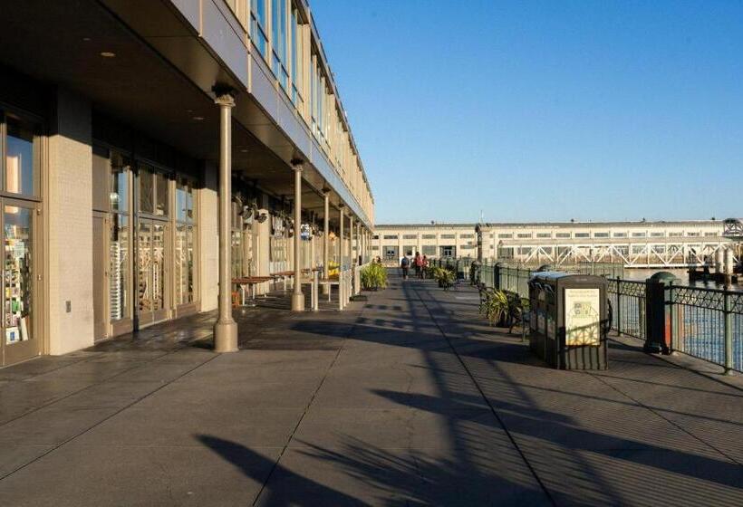 فندق Marin Suites