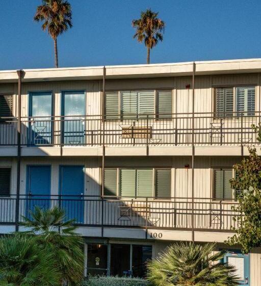 فندق Marin Suites