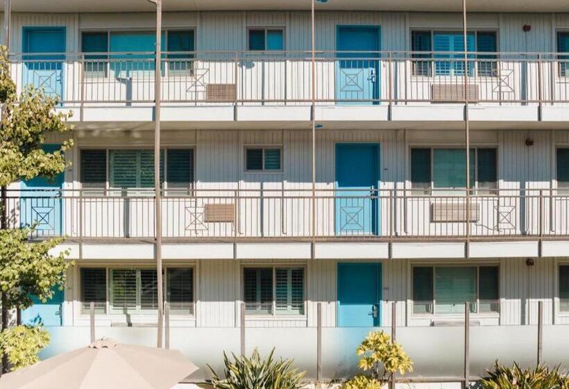 فندق Marin Suites